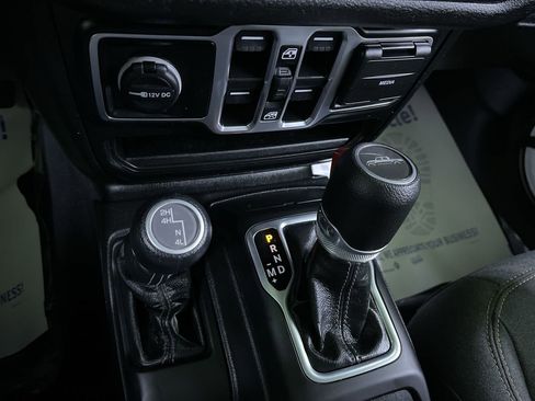 Used 2025 Jeep Gladiator Sport image 24