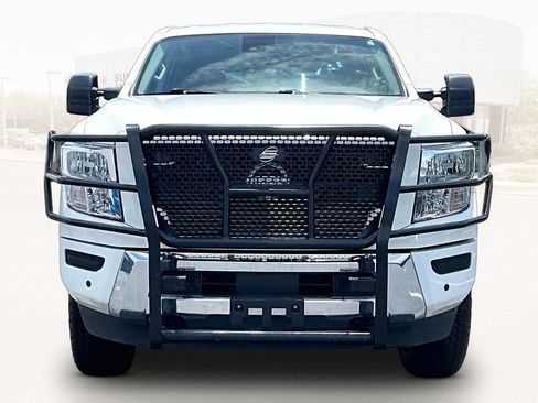 Used 2024 Nissan Titan SV w/ SV Convenience Package AWD/4WD image 2