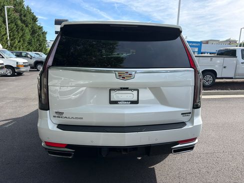Used 2021 Cadillac Escalade Premium Luxury AWD/4WD image 9