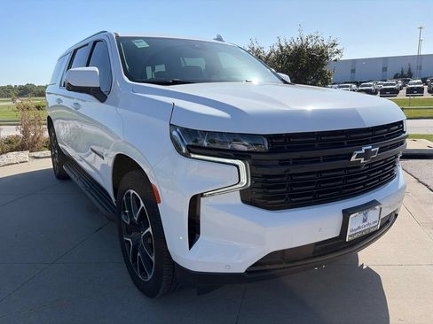 Used 2024 Chevrolet Suburban RST w/ Luxury Package AWD/4WD image 2