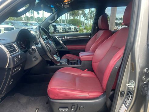 Used 2022 Lexus GX 460 Premium w/ Accessory Package AWD/4WD image 10