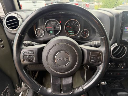 Used 2015 Jeep Wrangler Unlimited Sahara w/ Dual Top Group AWD/4WD image 15