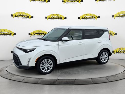 Used 2023 Kia Soul LX FWD image 1