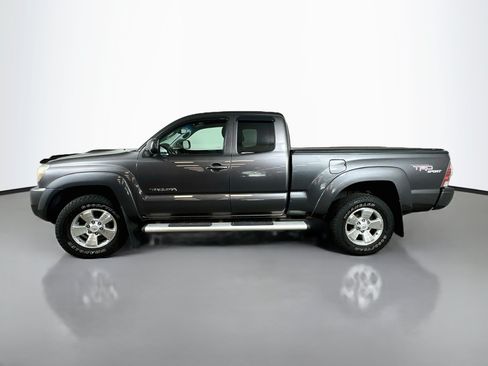 Used 2011 Toyota Tacoma PreRunner w/ TRD Sport Pkg RWD image 4