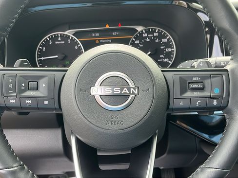 Used 2022 Nissan Pathfinder SL AWD/4WD image 13