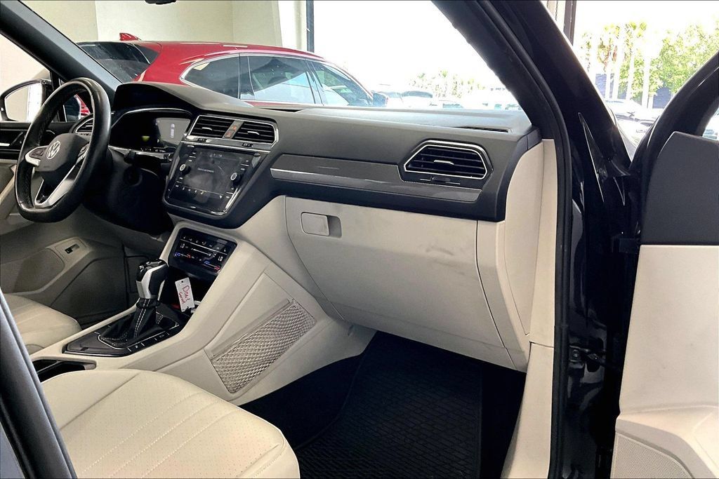 Used 2023 Volkswagen Tiguan SE R-Line FWD image 23