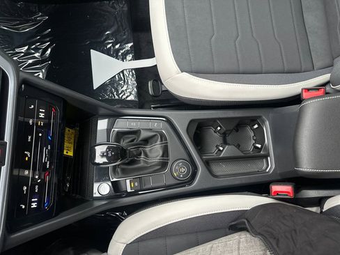 New 2026 Volkswagen Taos SE image 13