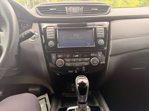 Used 2017 Nissan Rogue SL w/ SL Premium Package FWD image 6