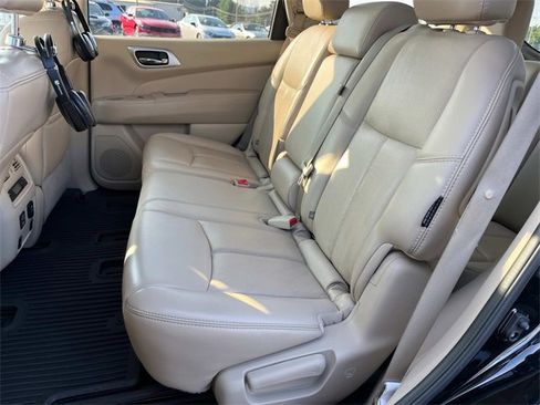 Used 2018 Nissan Pathfinder Platinum image 25