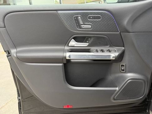 Used 2025 Mercedes-Benz GLB 250 4MATIC image 12