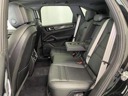 Certified 2023 Porsche Cayenne S Platinum AWD/4WD image 19