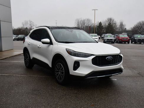 New 2026 Ford Escape SE w/ PHEV Premium Package FWD image 9