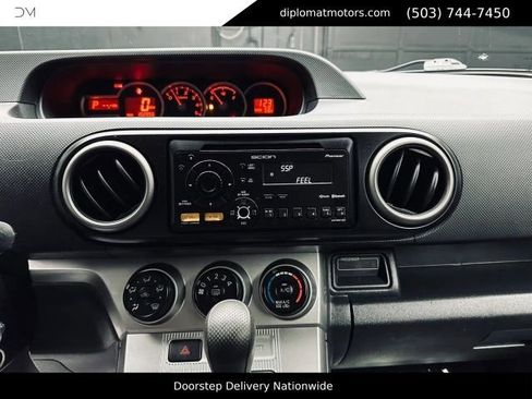 Used 2012 Scion xB FWD image 33