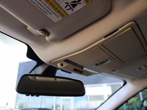 Used 2015 Land Rover Range Rover Evoque Pure Plus image 25