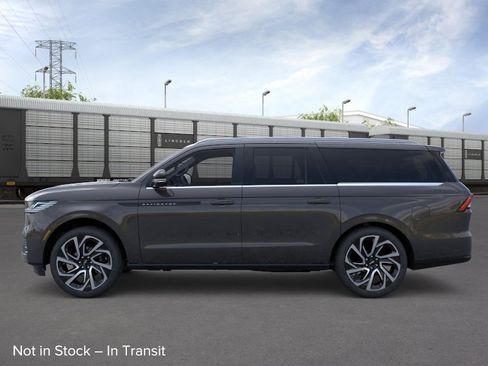 New 2026 Lincoln Navigator L Black Label AWD/4WD image 3