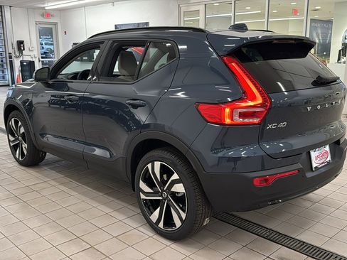 Used 2026 Volvo XC40 B4 Plus w/ Climate Package image 7