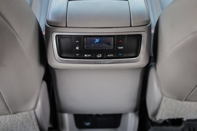 Used 2017 Toyota Highlander XLE AWD/4WD image 37