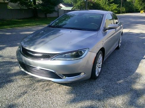 Used 2015 Chrysler 200 Limited w/ Convenience Group FWD image 1