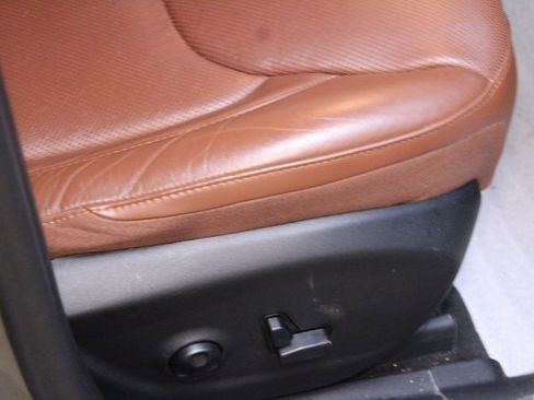 Used 2019 Jeep Cherokee Overland w/ Technology Group image 12