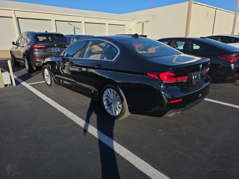 Used 2022 BMW 530i w/ Premium Package image 4