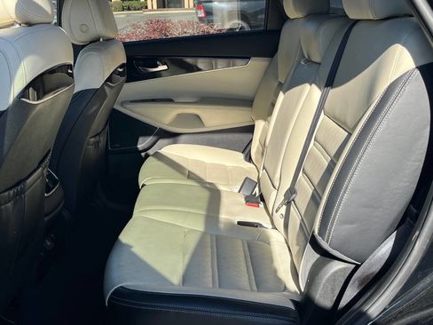 Used 2016 Kia Sorento SX w/ SXL Technology Package image 9