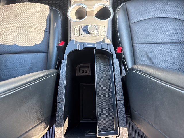 Used 2024 GMC Terrain SLT AWD/4WD image 35