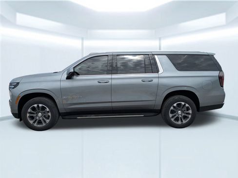 New 2026 Chevrolet Suburban LS image 2
