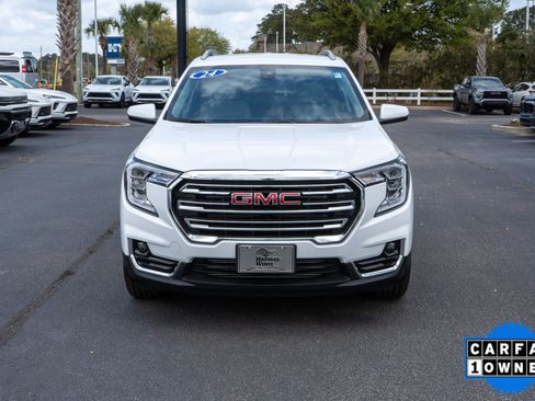 Used 2024 GMC Terrain SLT w/ LPO, Floor Liner Package FWD image 8