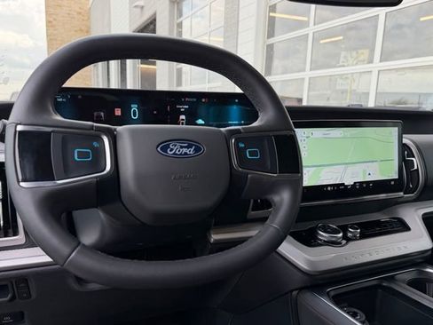 Used 2025 Ford Expedition Active RWD image 14