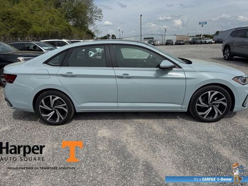 Used 2025 Volkswagen Jetta SEL image 6