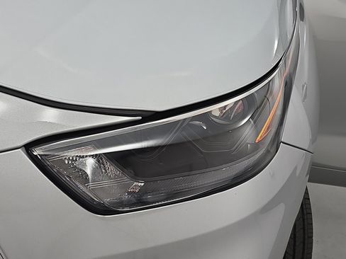 Used 2023 Toyota Highlander L image 31