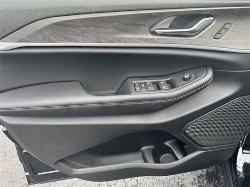 New 2025 Jeep Grand Cherokee Limited image 16