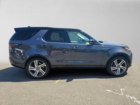 Used 2025 Land Rover Discovery Metropolitan Edition AWD/4WD image 2