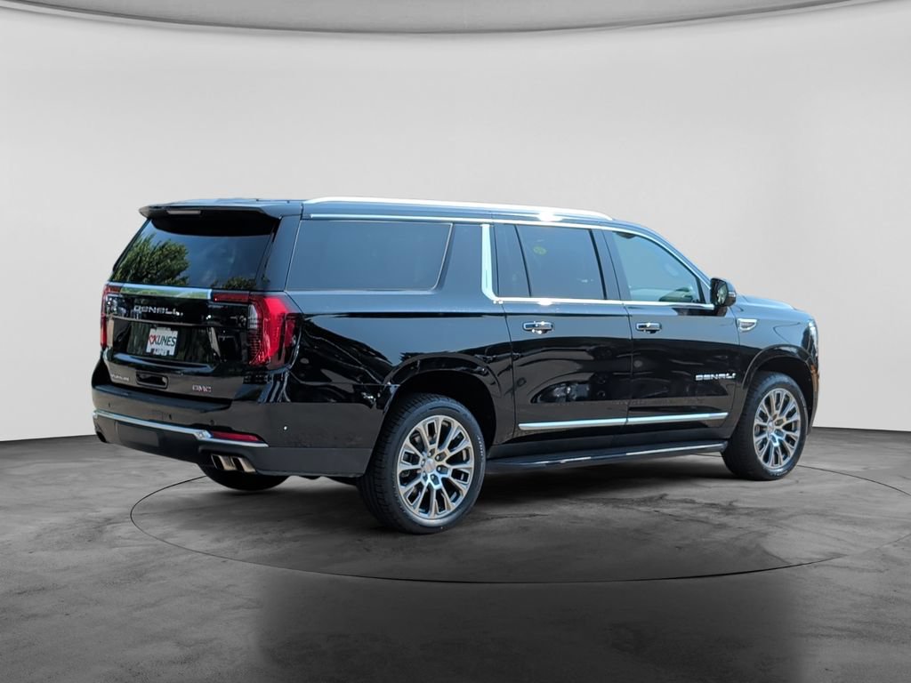 Used 2025 GMC Yukon XL Denali AWD/4WD image 7