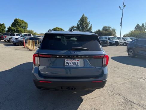 Used 2025 Ford Explorer Active RWD image 4