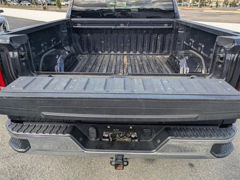 Used 2023 GMC Sierra 1500 SLT image 10