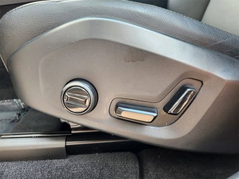 Used 2025 Volvo XC60 B5 Core image 7