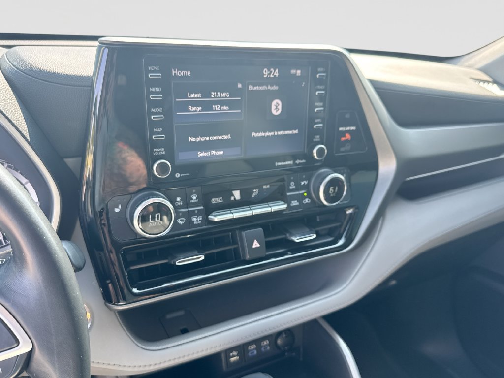 Used 2022 Toyota Highlander XLE AWD/4WD image 25