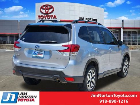 Used 2024 Subaru Forester Premium AWD/4WD image 6