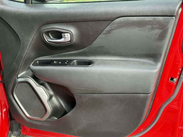 Used 2022 Jeep Renegade Sport w/ Sport Appearance Group FWD image 7