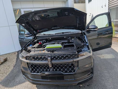 New 2026 Lincoln Navigator Reserve AWD/4WD image 10