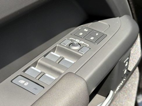 New 2026 Land Rover Defender 110 X-Dynamic SE AWD/4WD image 16