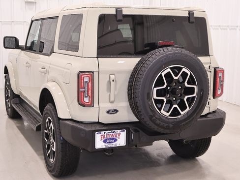 New 2025 Ford Bronco Outer Banks image 6