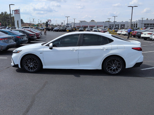 Used 2025 Toyota Camry SE FWD image 4