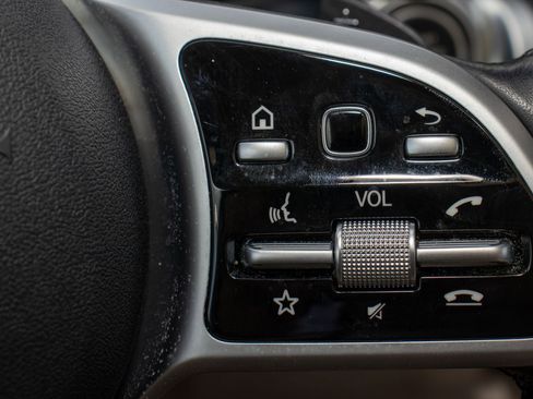 Used 2020 Mercedes-Benz GLB 250 image 29