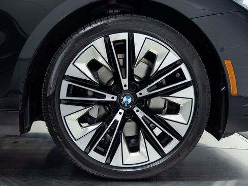 Certified 2025 BMW 530i image 27