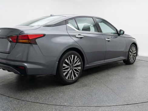 Used 2025 Nissan Altima 2.5 SV image 9