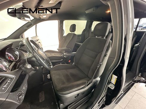 Used 2019 Dodge Grand Caravan SE image 28