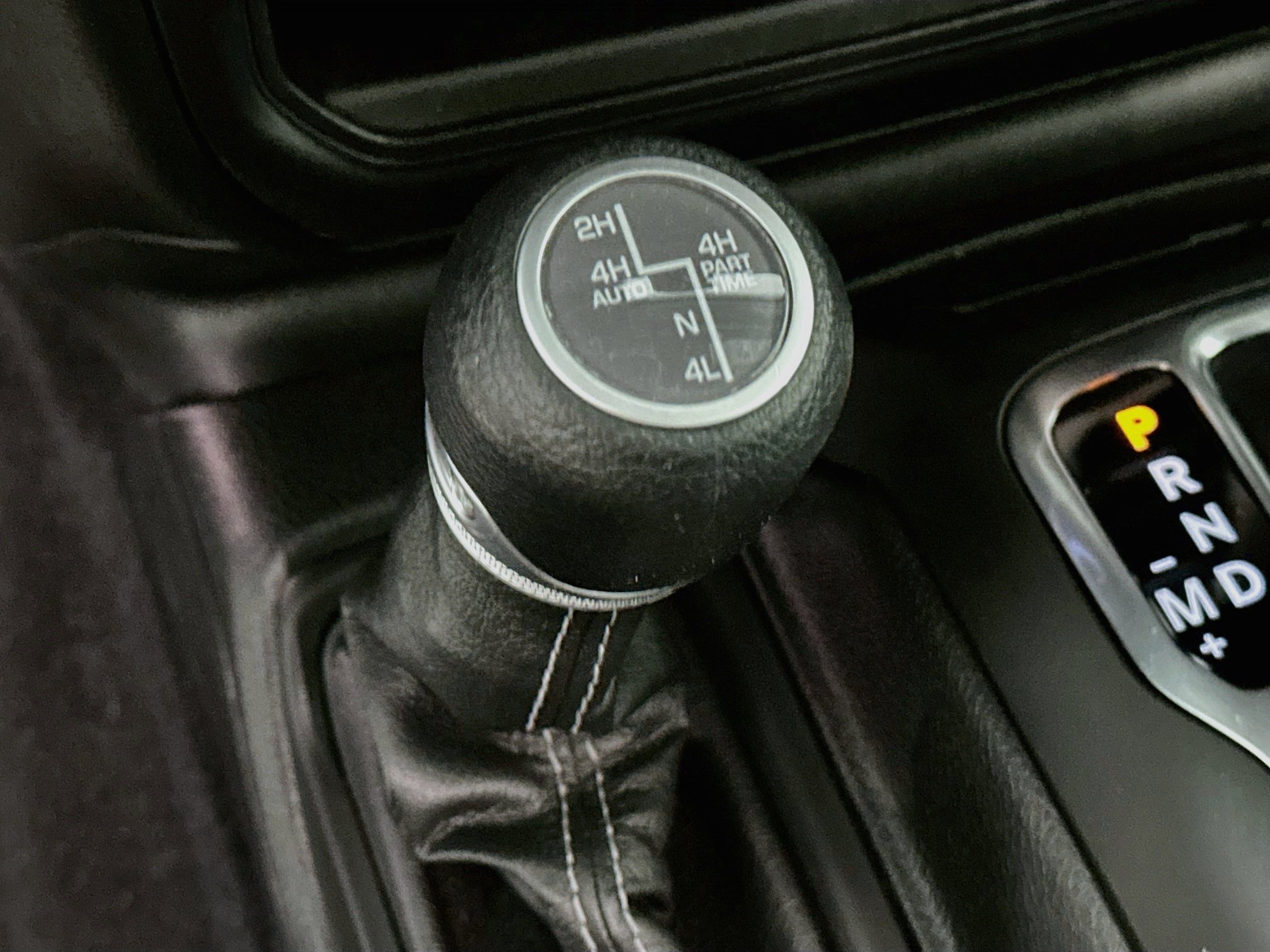 Used 2024 Jeep Wrangler Unlimited Sahara w/ Technology Group AWD/4WD image 25