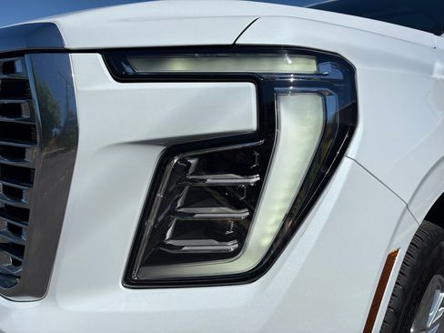 Used 2026 GMC Yukon XL Denali w/ Sun & Power Step Package AWD/4WD image 16